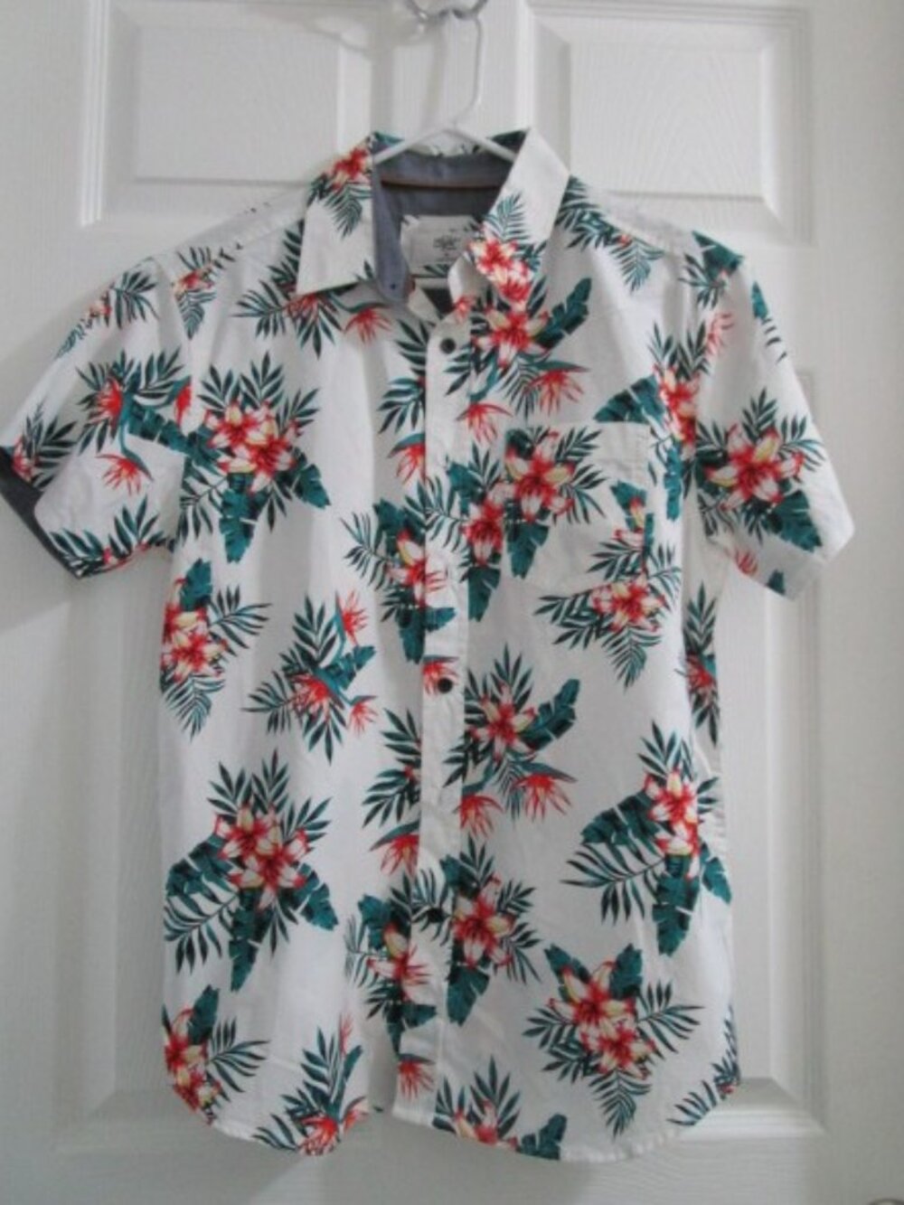 EIGHTY EIGHT MAN'S SIZE M SHIRT NEW WITHOUT TAGS